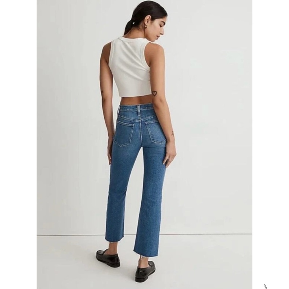 Madewell Jeans Women’s 26 Blue Mid Rise Kick Out Ankle Raw Hem LIKE NEW! - Picture 3 of 10